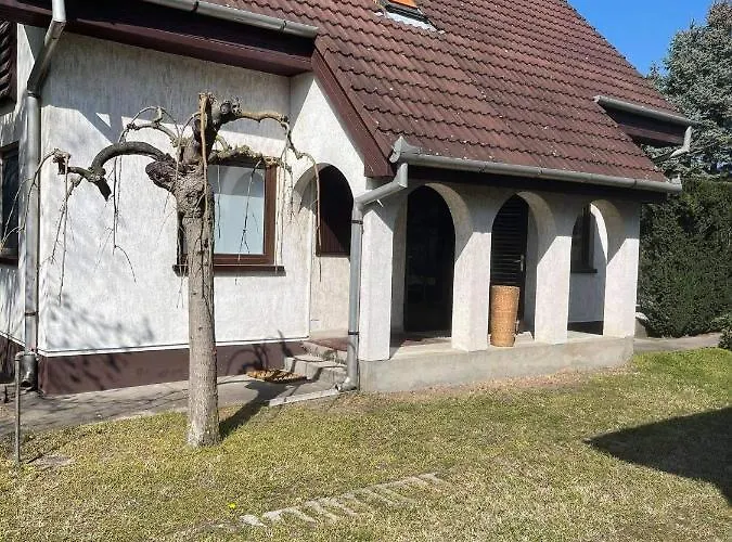 Iluska Vendeghaz Feriehus *